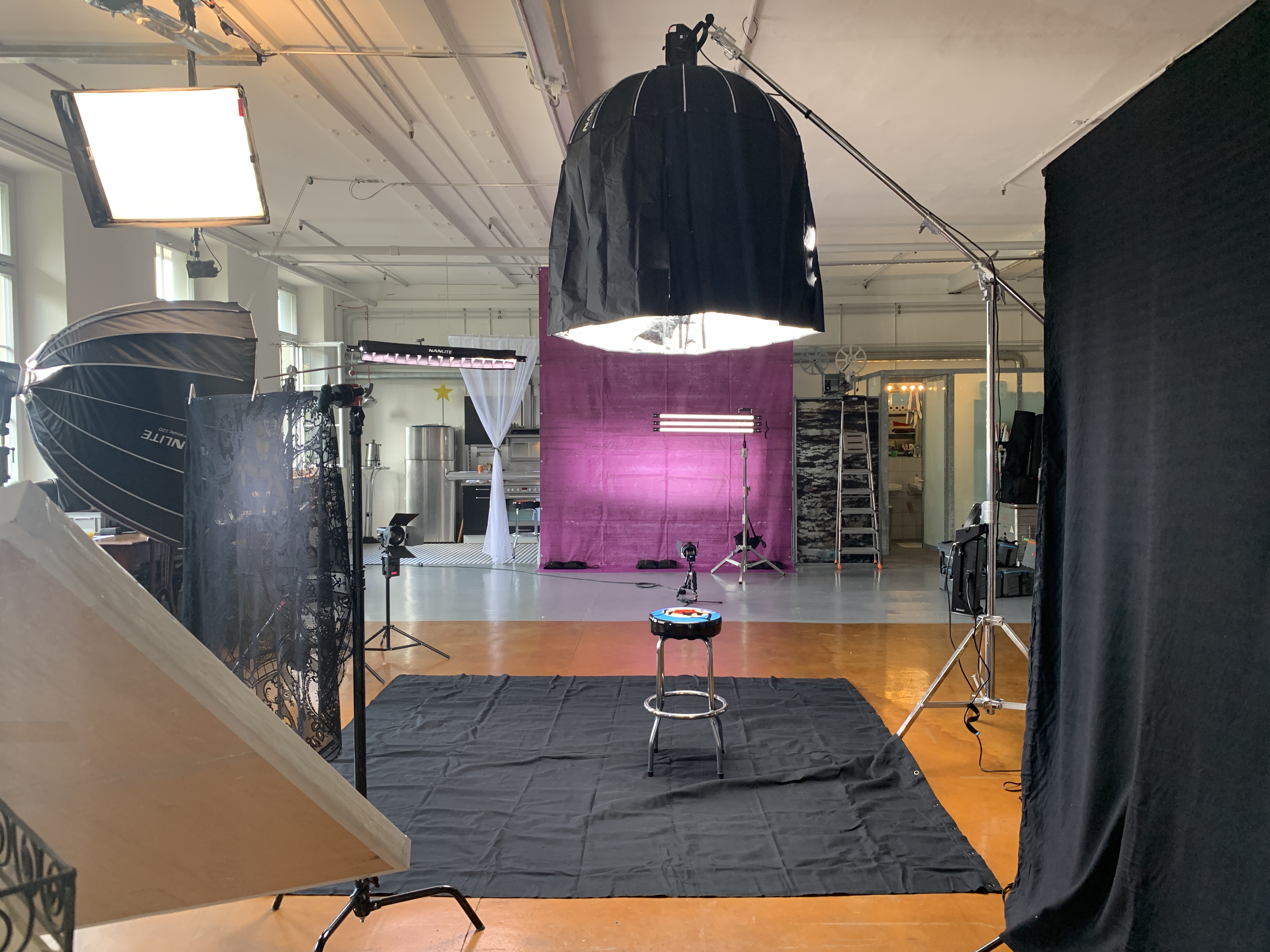 Suche Atelier & Wohnpartner / in (Film oder Fotoproduktion bevorzugt)